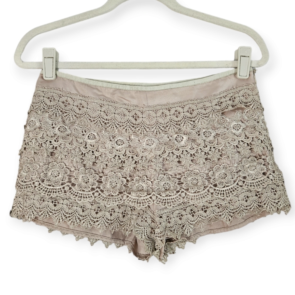 NWOT Sans Souci tan taupe lace tiered shorts Womens Small - Picture 3 of 5